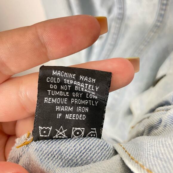 Brooklyn Cloth | Unisex Light Wash Relaxed Fit Retro Inspired Denim Jean Jacket - Picture 11 of 11